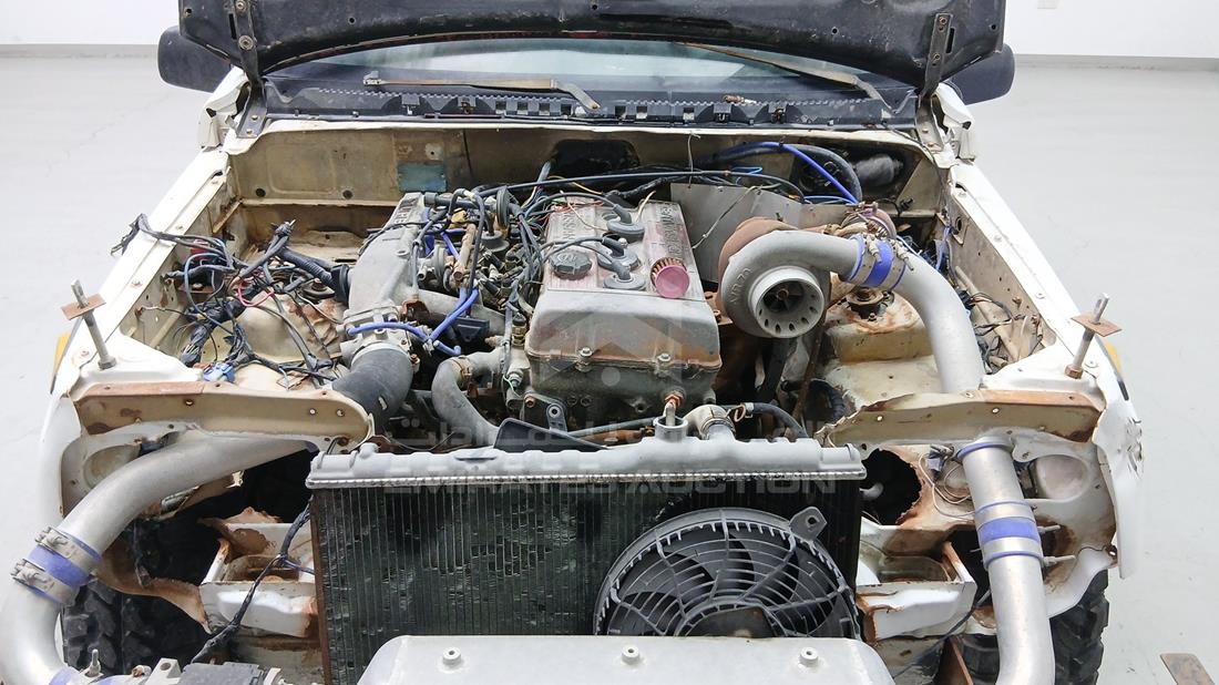 1990 Suzuki Vitara — Engine Bay — Photo 24