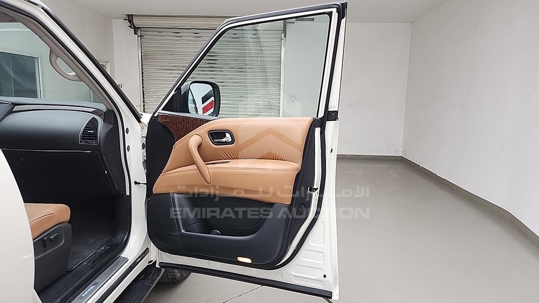 نيسان باترول 2019 — الباب الأمامي الأيمن — صورة 30
