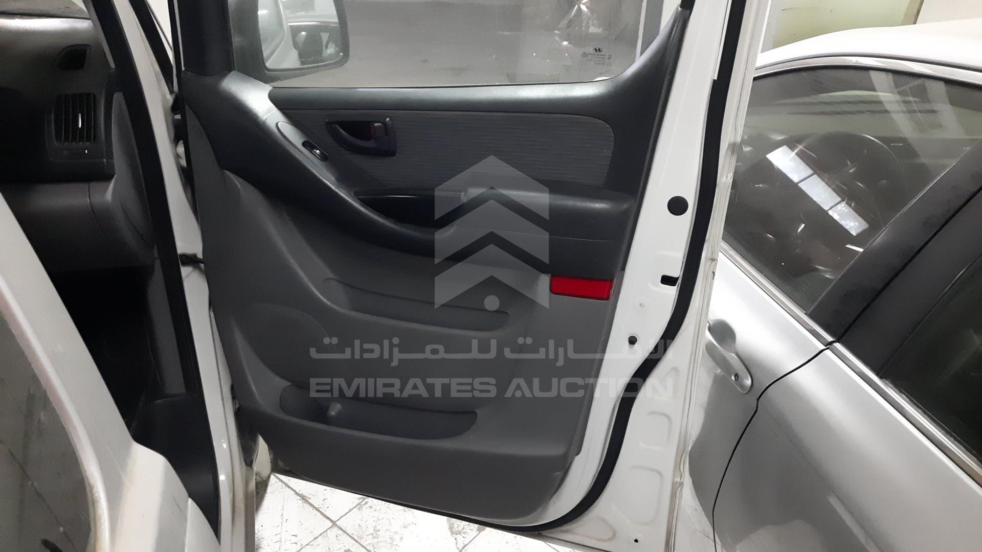 2018 HYUNDAI H1 VIN: KMHWG81RXJU967562