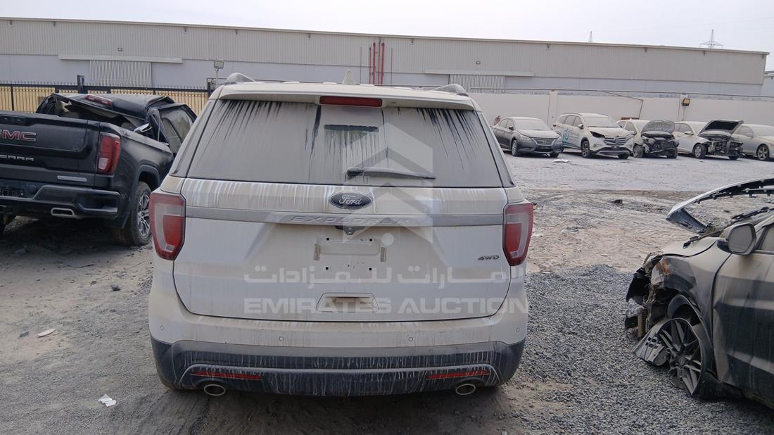 2016 Ford Explorer — Rear View — Photo 6