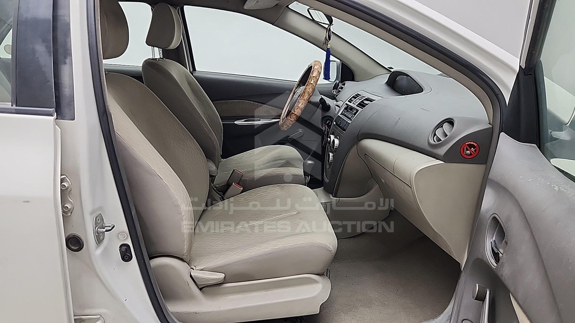 2011 TOYOTA YARIS VIN: JTDBW9234B4052200