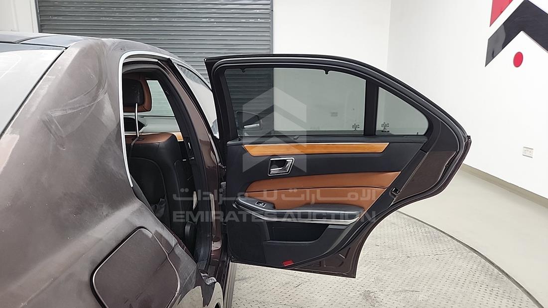 مرسيدس إى 300 2014 — الباب الخلفي الأيمن — صورة 24