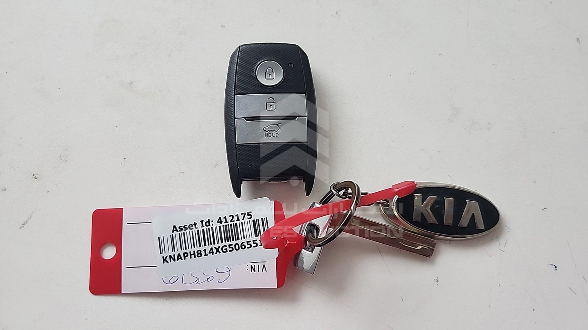 2016 KIA SORENTO VIN: KNAPH814XG5065519