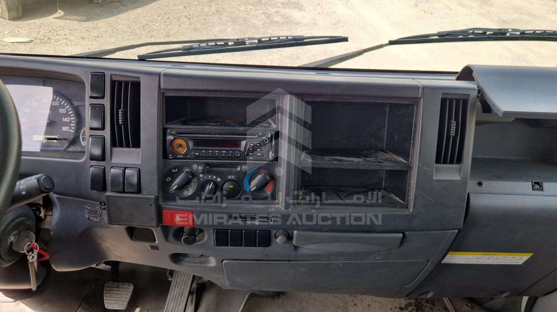 اسوزو بيك - اب 2011 — نظم الترفيه وكاميرا المراقبة والملاحة — صورة 17