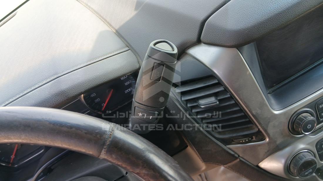 2019 Chevrolet Suburban — Gear View — Photo 18