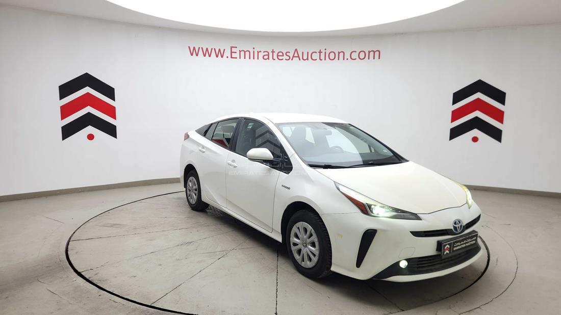 2020 Toyota Prius — Front Right Angle — Photo 12