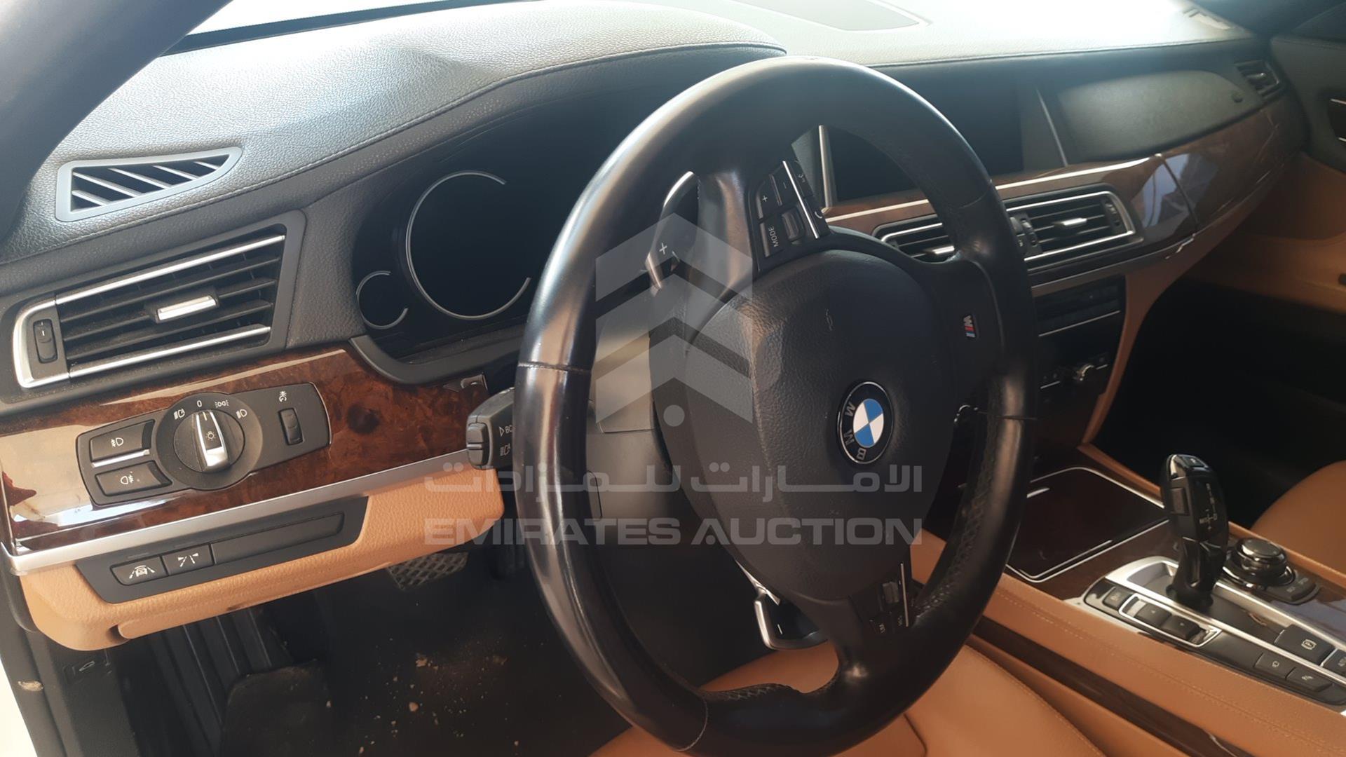 0 BMW --- VIN: WBAYE2108DDZ42176