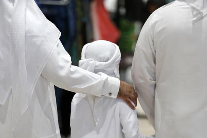 طفل إماراتي يشتري لوحة أرقام سيارة بمبلغ باهظ