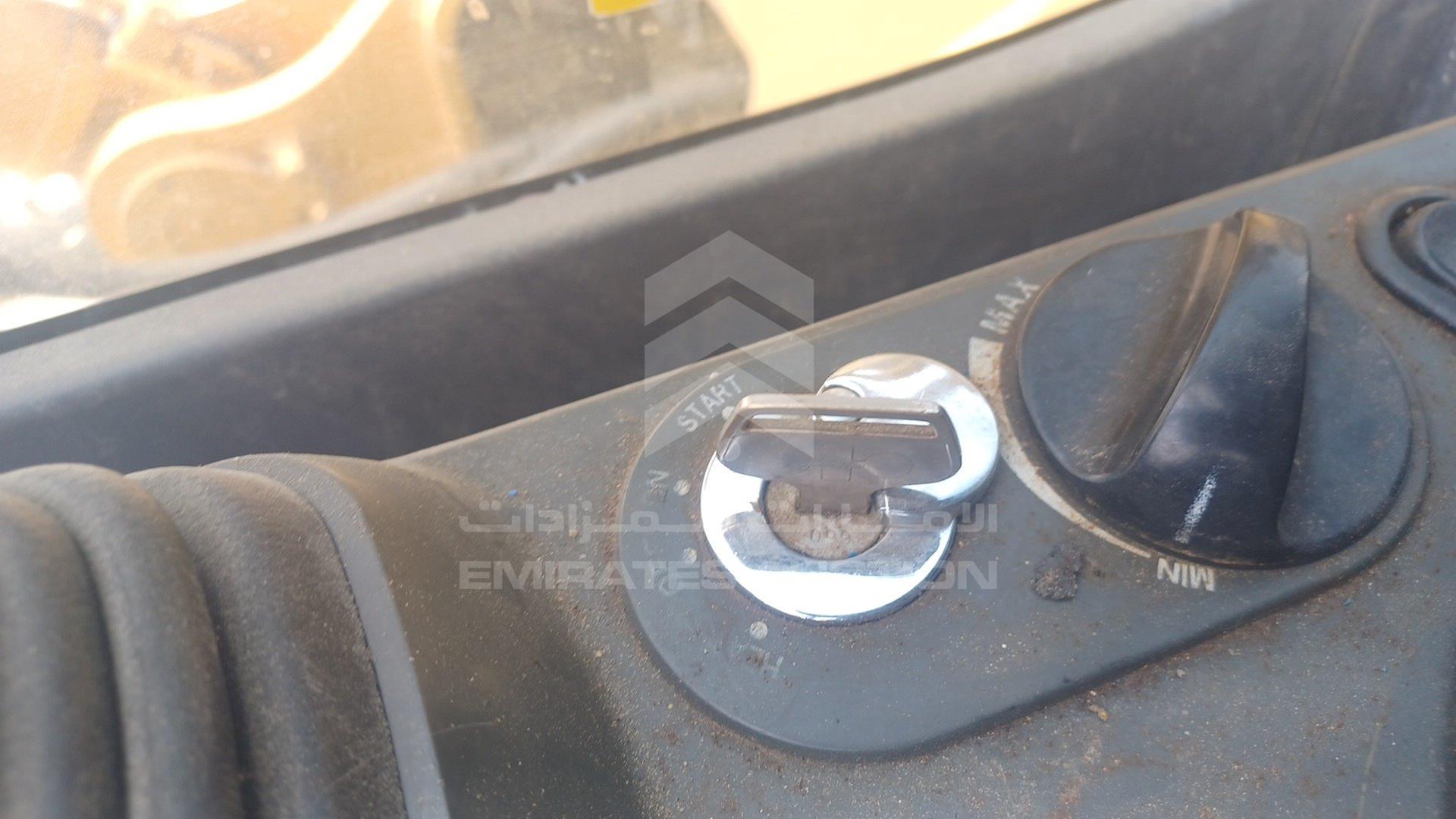 2012 KOMATSU PC400-8 VIN: KMTPC192T02071036