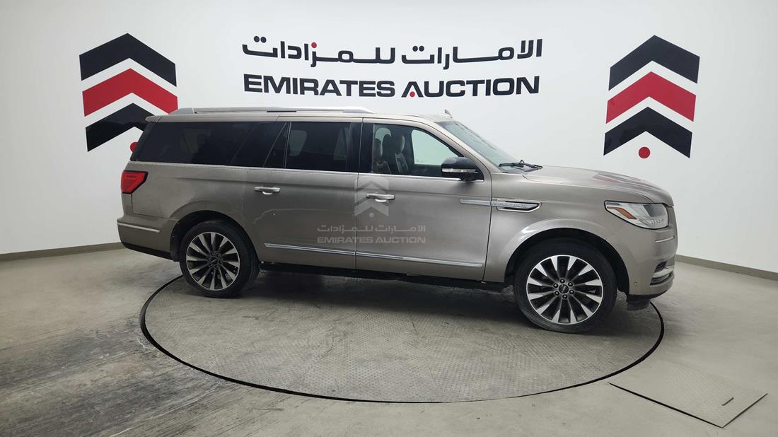 2020 Lincoln Navigator — Right Full View — Photo 20