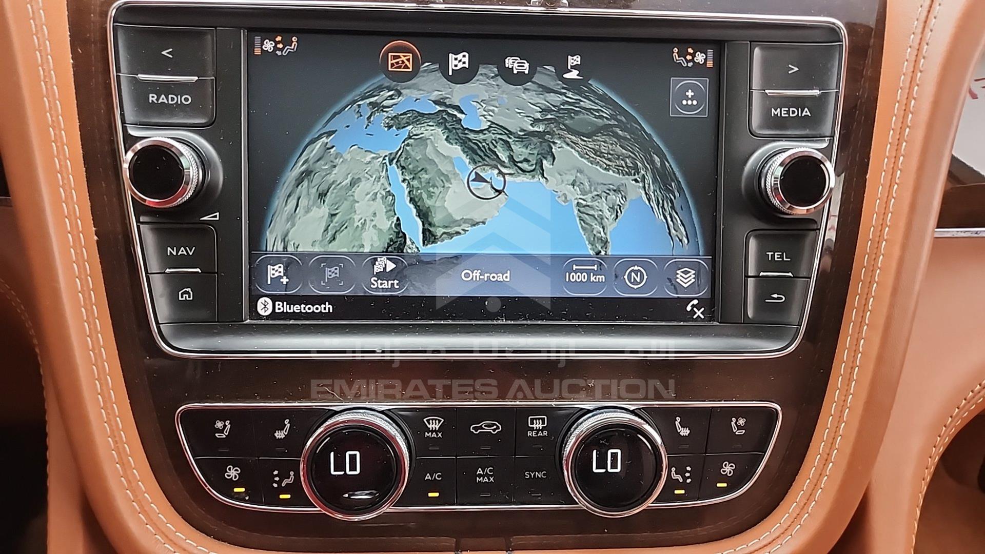 2018 BENTLEY BENTAYGA VIN: SJAAL1ZV5JC022898