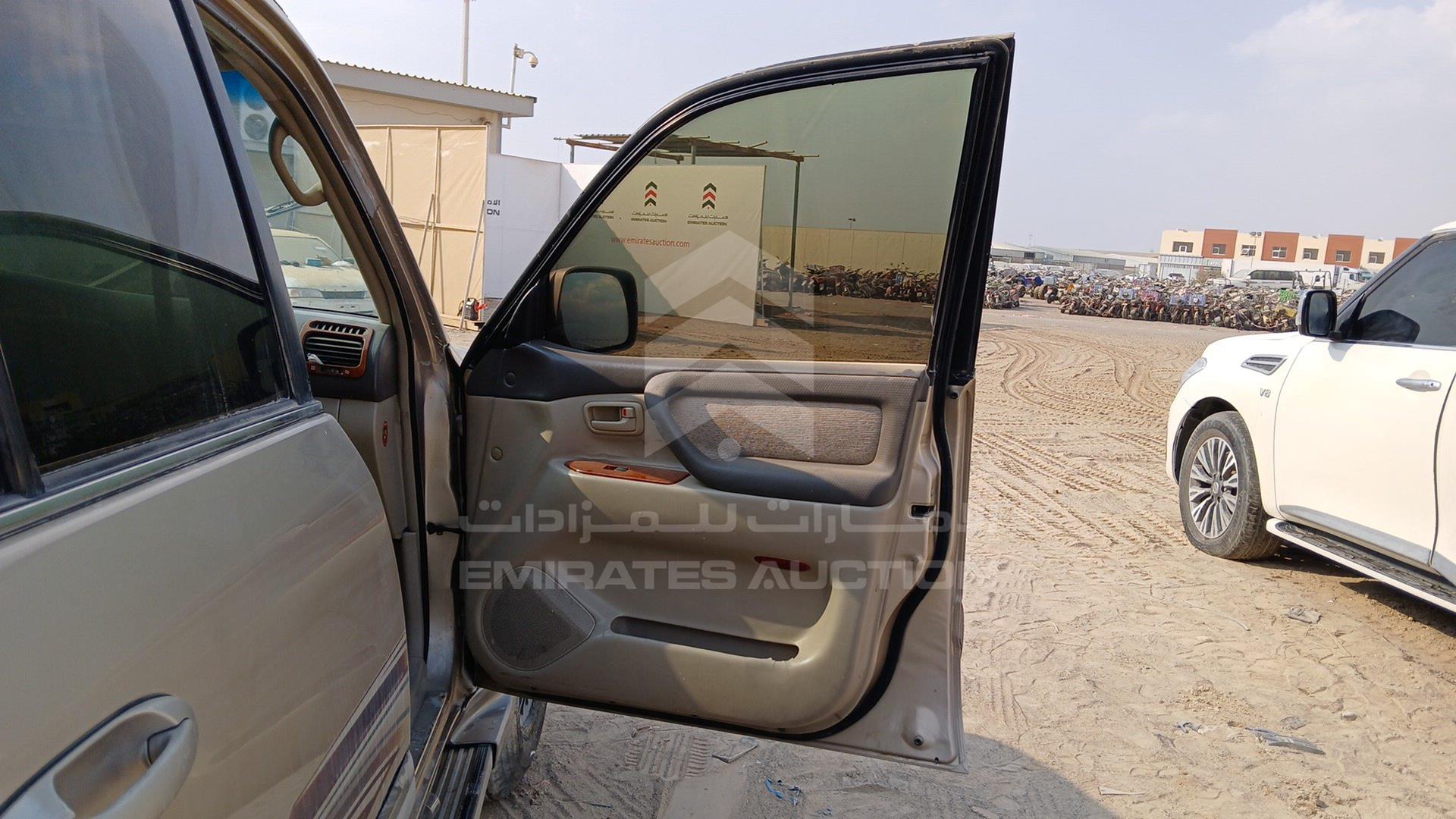 2005 TOYOTA LAND CRUISER VIN: JTEHJ09J455111569