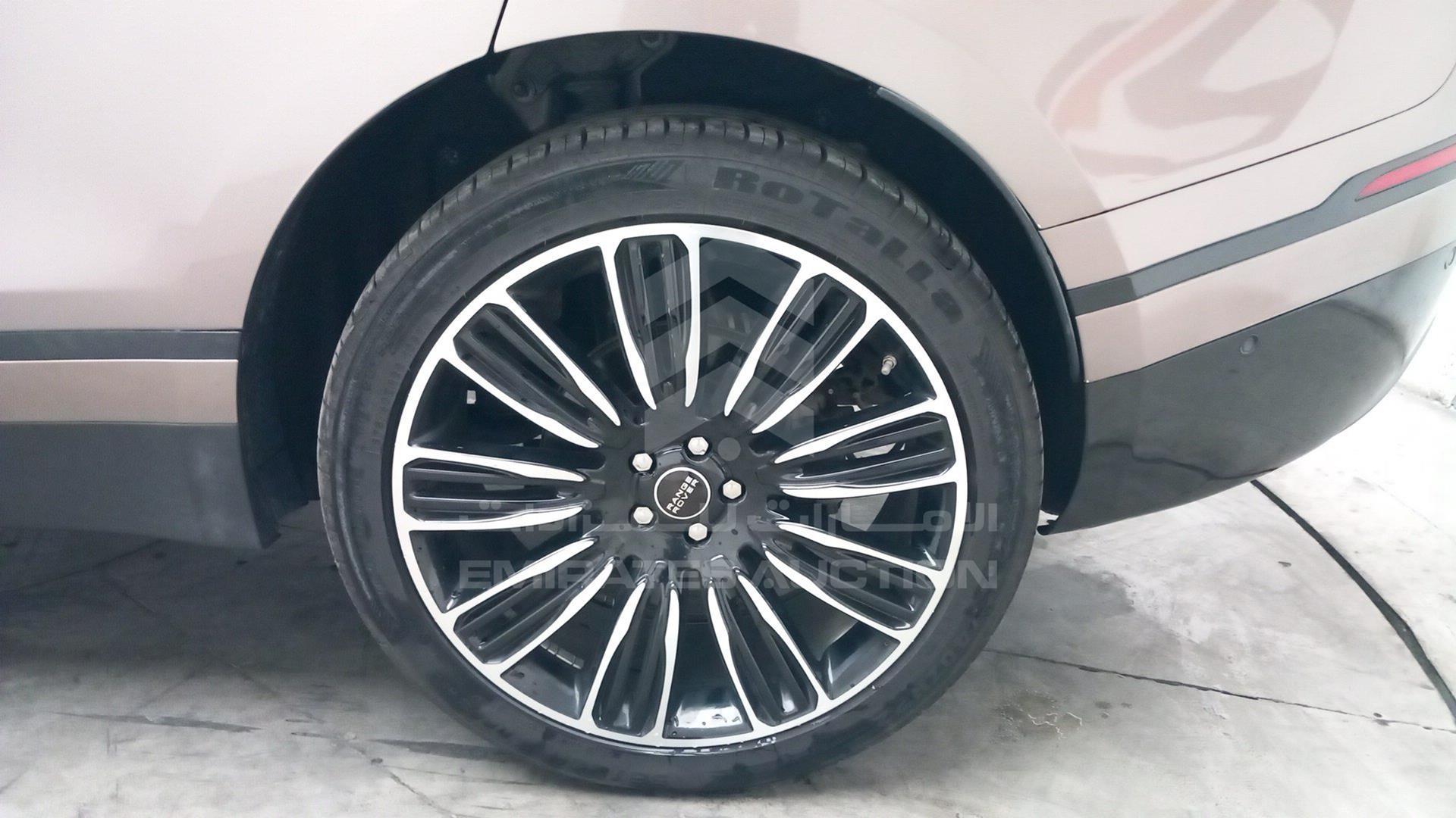 2019 RANGE ROVER VELAR VIN: SALYA2BX7KA223325