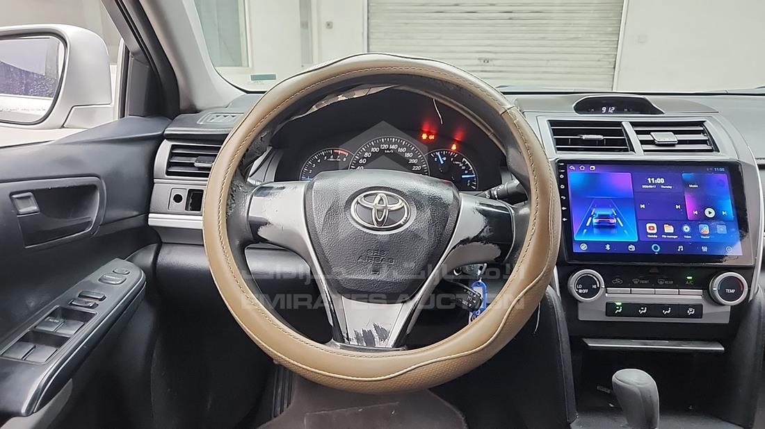 2015 Toyota Camry — Steering & Mounted Controls — Photo 16
