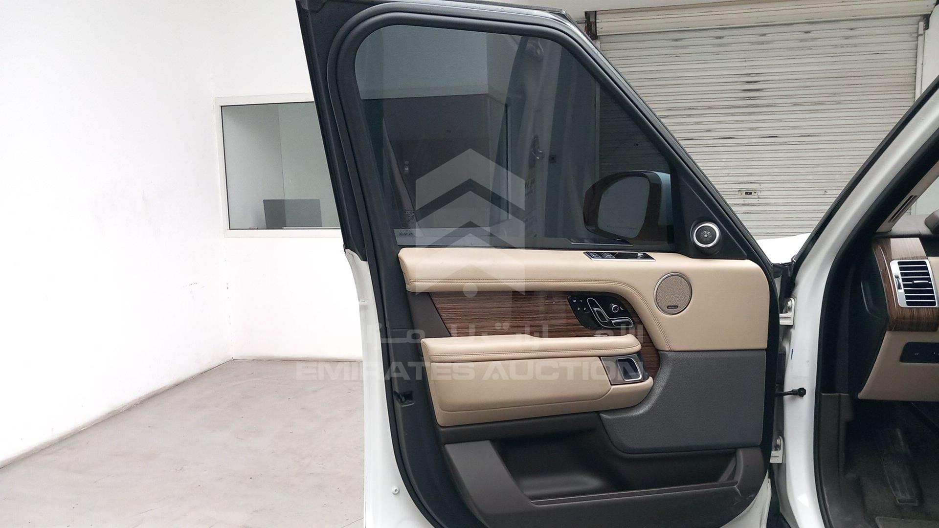 2018 RANGE ROVER HSE VIN: SALGA2BVXJA395227