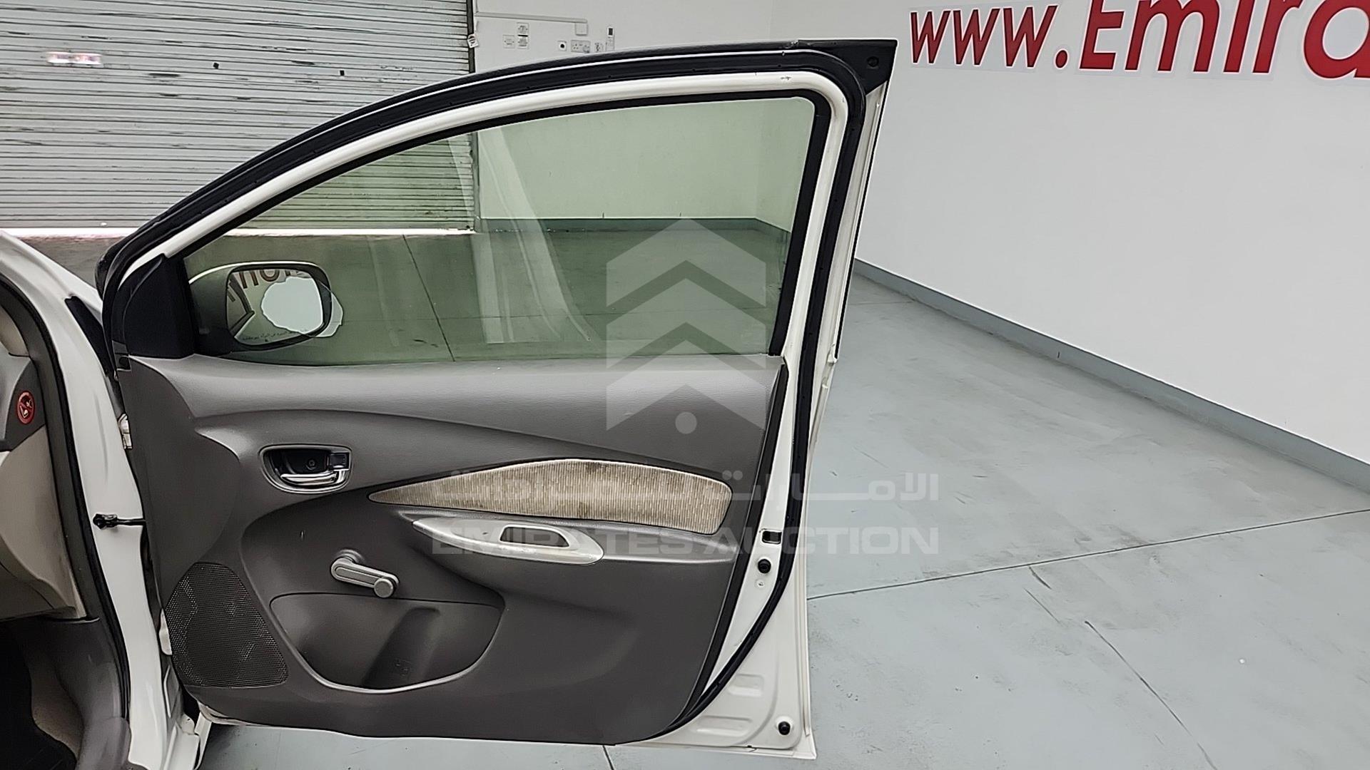 2009 TOYOTA YARIS VIN: JTDBW923294025975