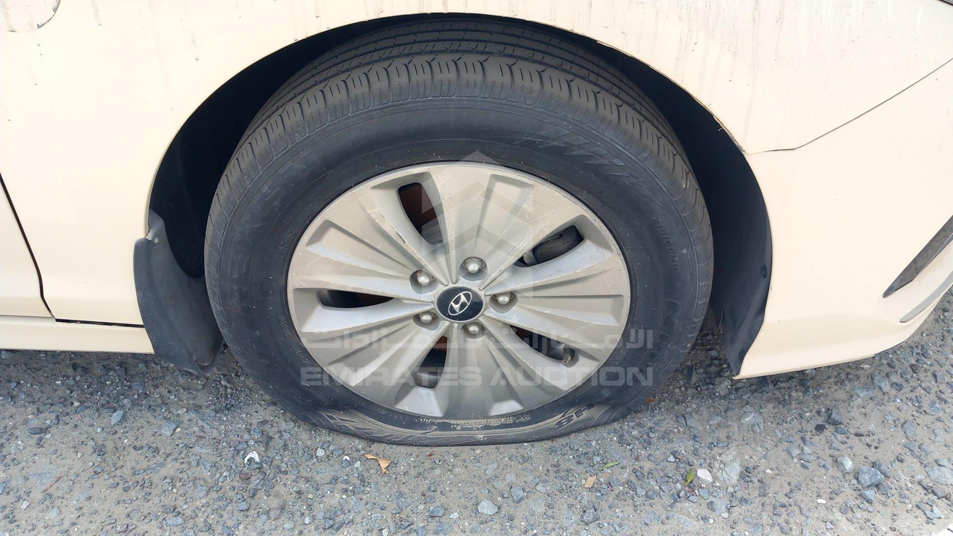 2019 HYUNDAI SONATA VIN: KMHE24137KA093026