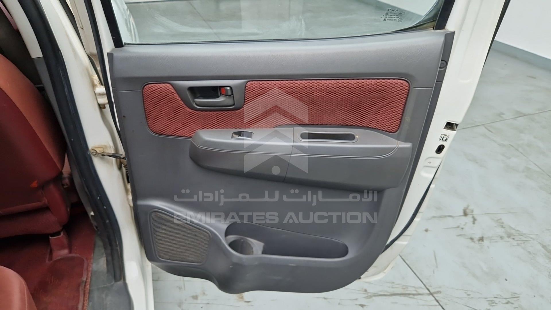 2015 TOYOTA HILUX VIN: MR0EX12G7F2352671