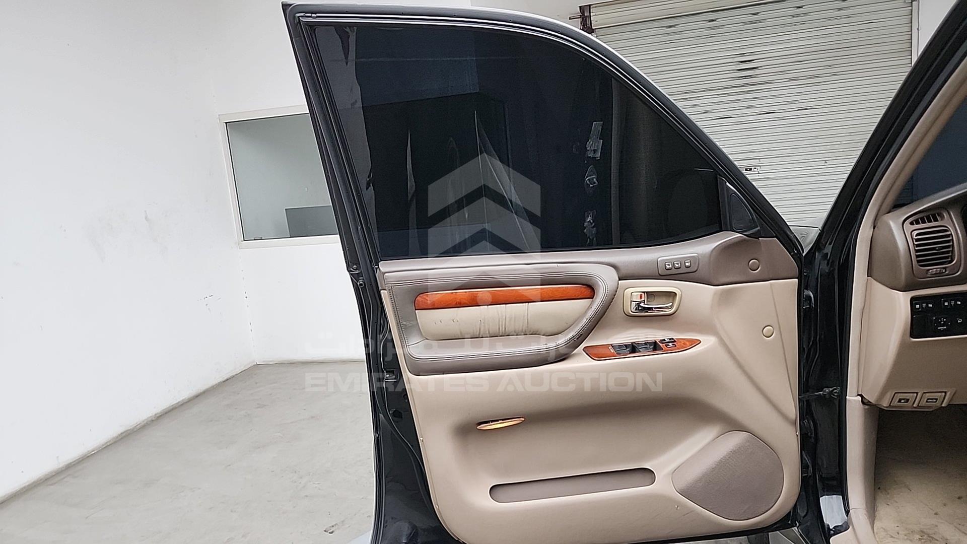 1999 LEXUS LX 470 VIN: UZJ1000087157