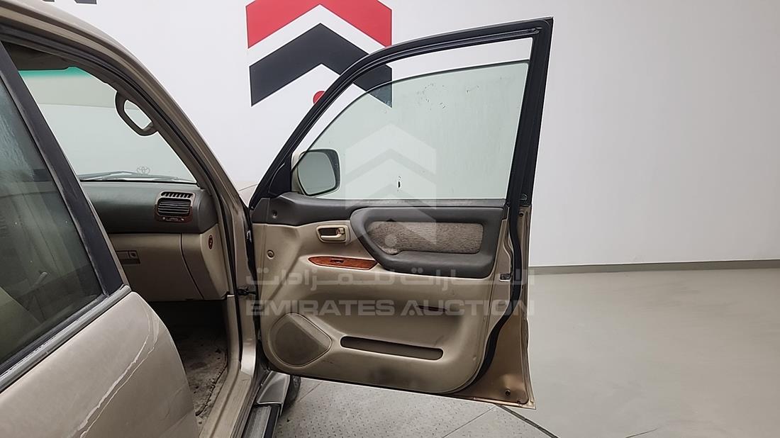 2003 Toyota Land Cruiser — Front Right Door — Photo 19