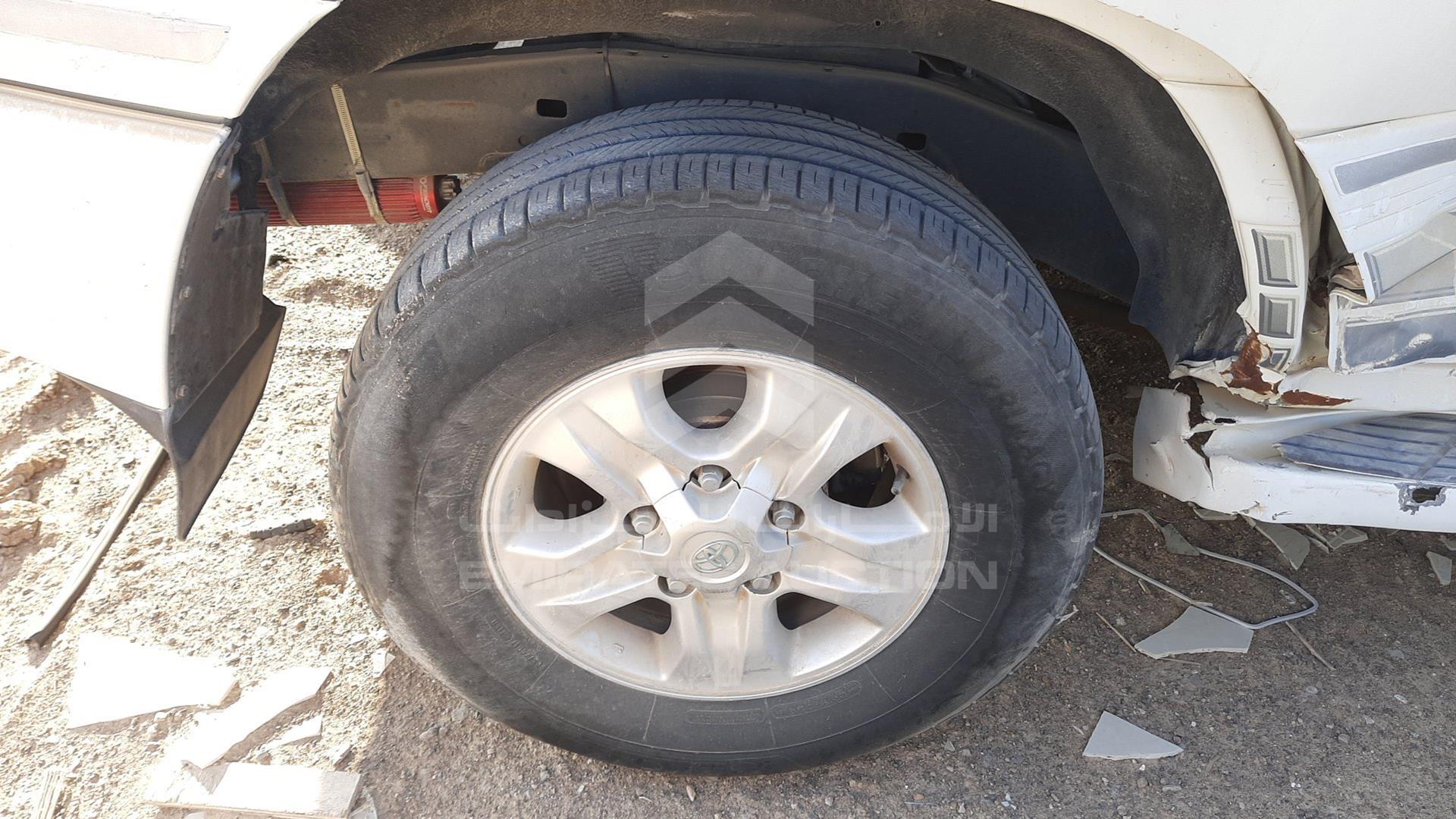 2007 TOYOTA LAND CRUISER VIN: JTEHT05J172106821