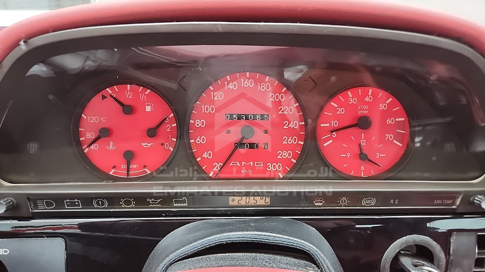 1989 MERCEDES 560 SEC VIN: WDBCA45E3KA487048