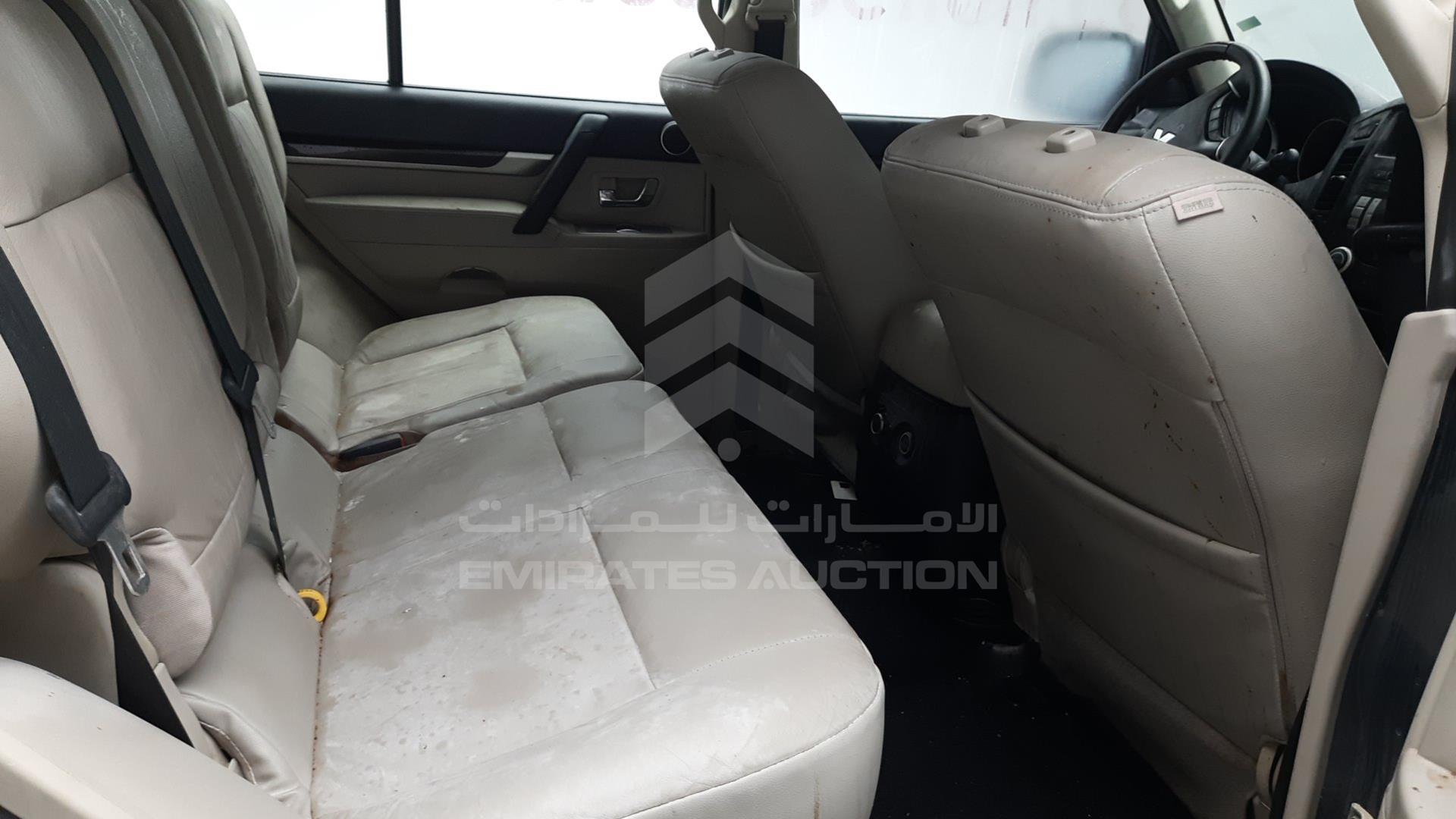 2011 MITSUBISHI PAJERO VIN: JMYLRV95WBJ709201