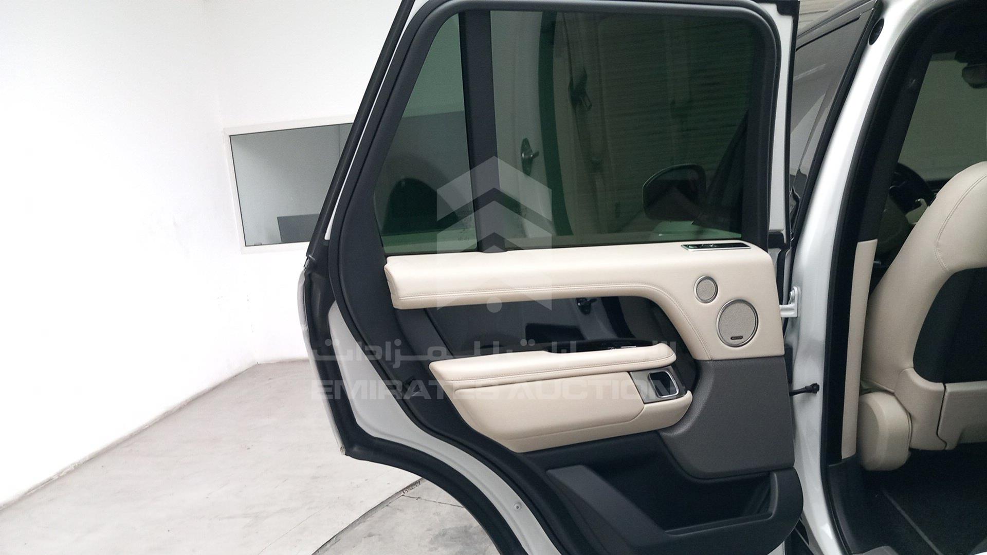 2018 RANGE ROVER HSE VIN: SALGA2BV0JA389243