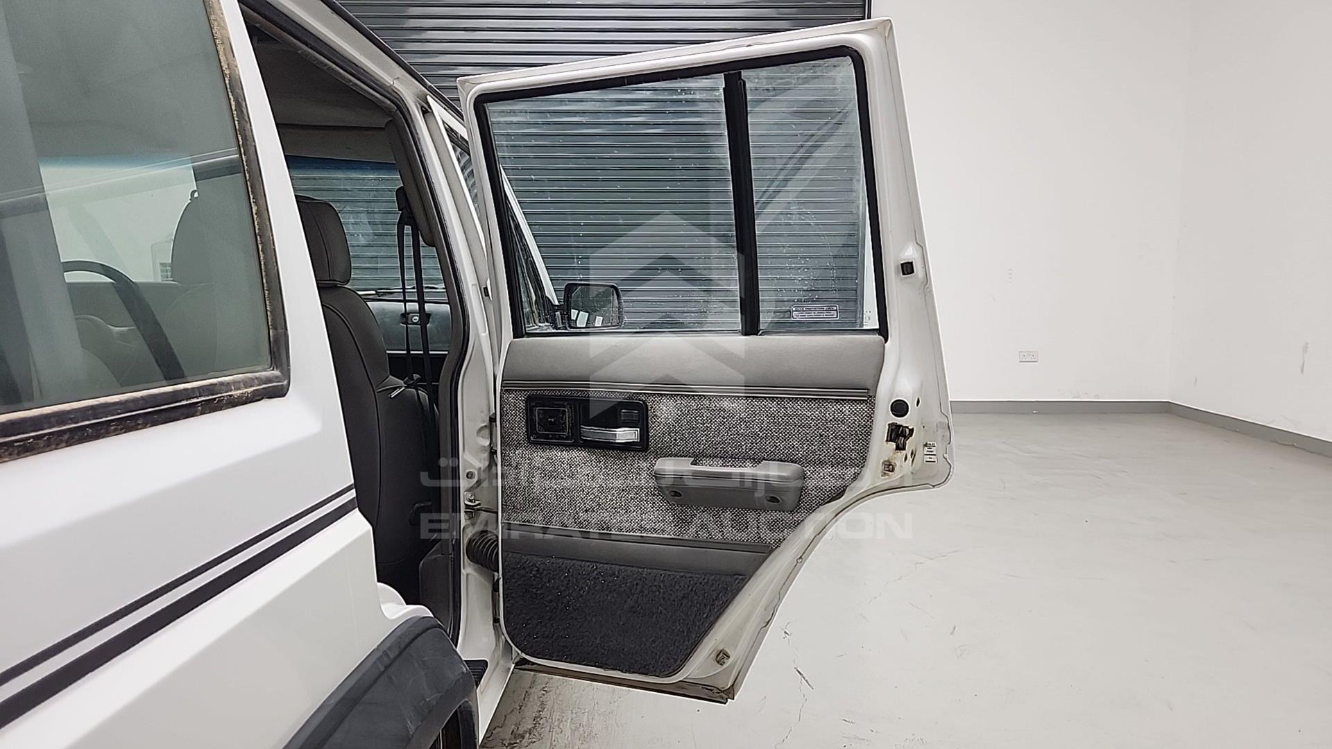 1994 JEEP CHEROKEE VIN: 1J4FJ28V1RL117420