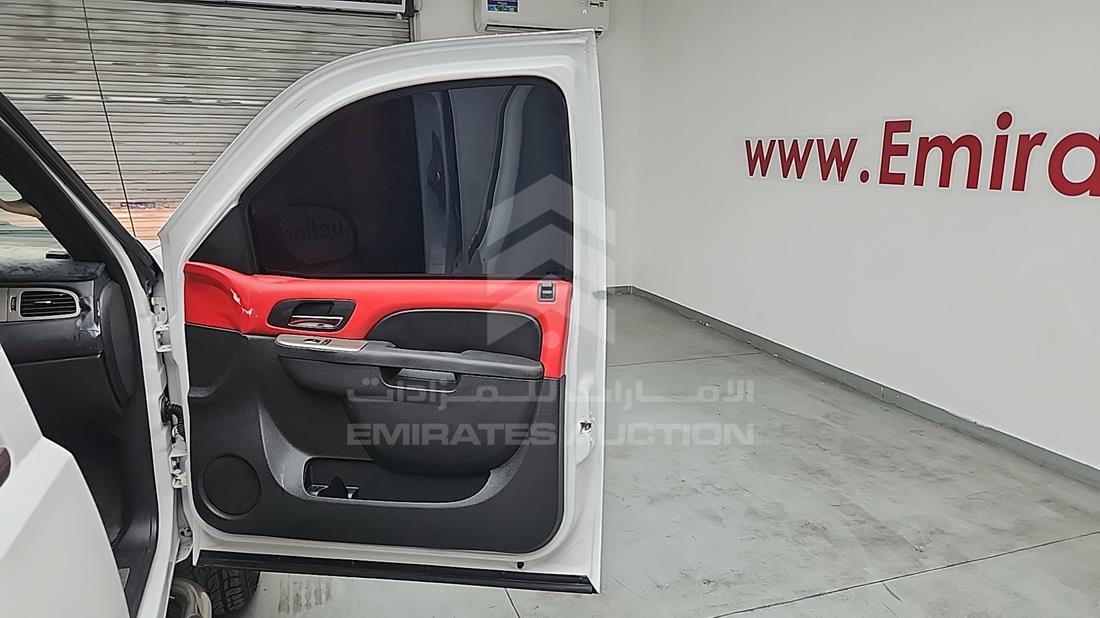 2011 GMC Sierra — Front Right Door — Photo 26