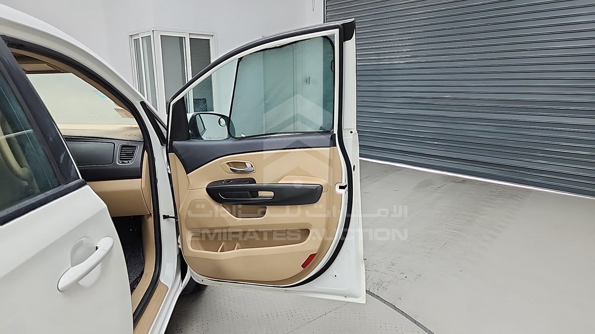 2018 KIA CARNIVAL VIN: KNAMB8120J6412148