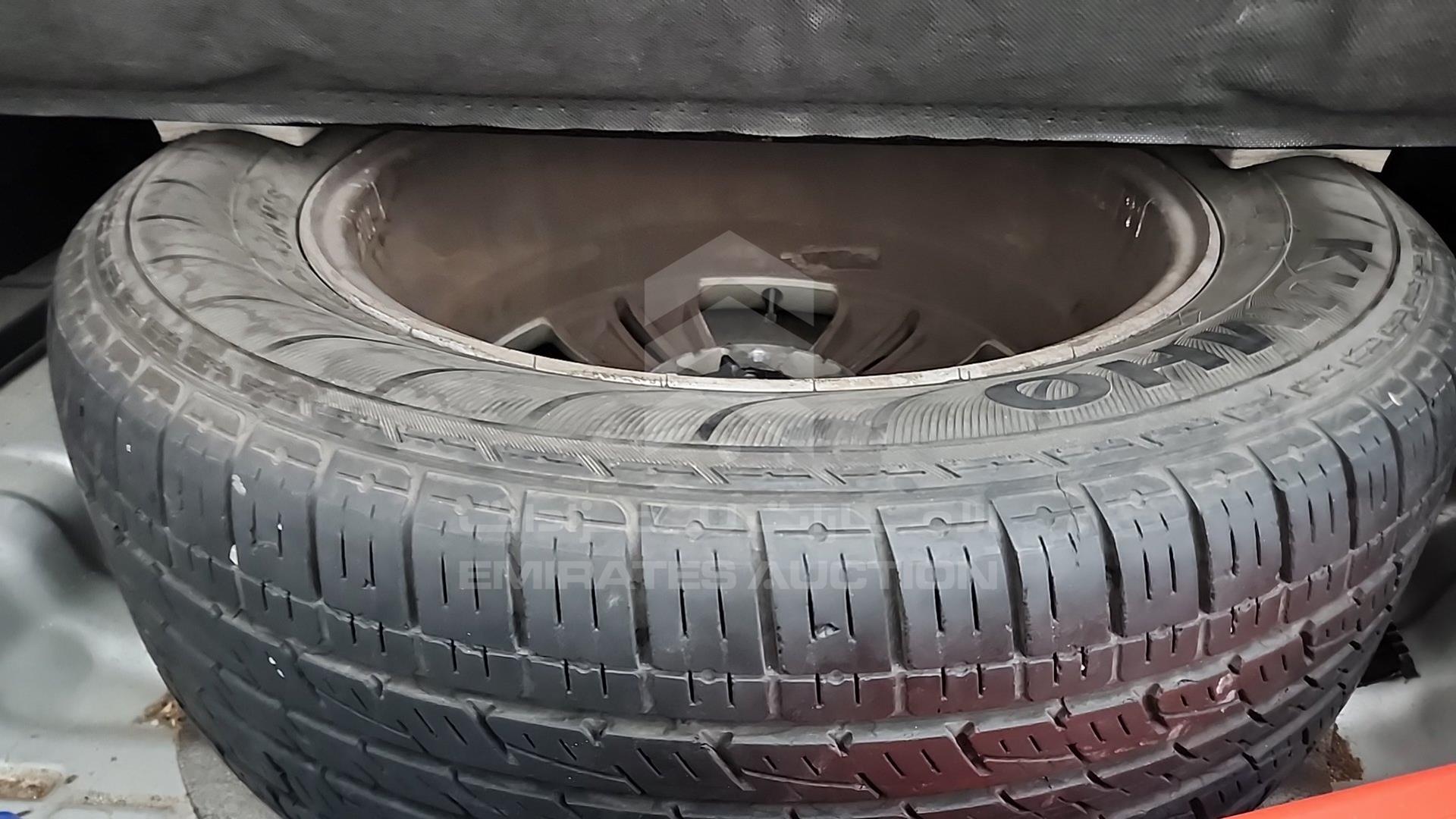2011 HYUNDAI TUCSON VIN: KMHJT81B4BU132406