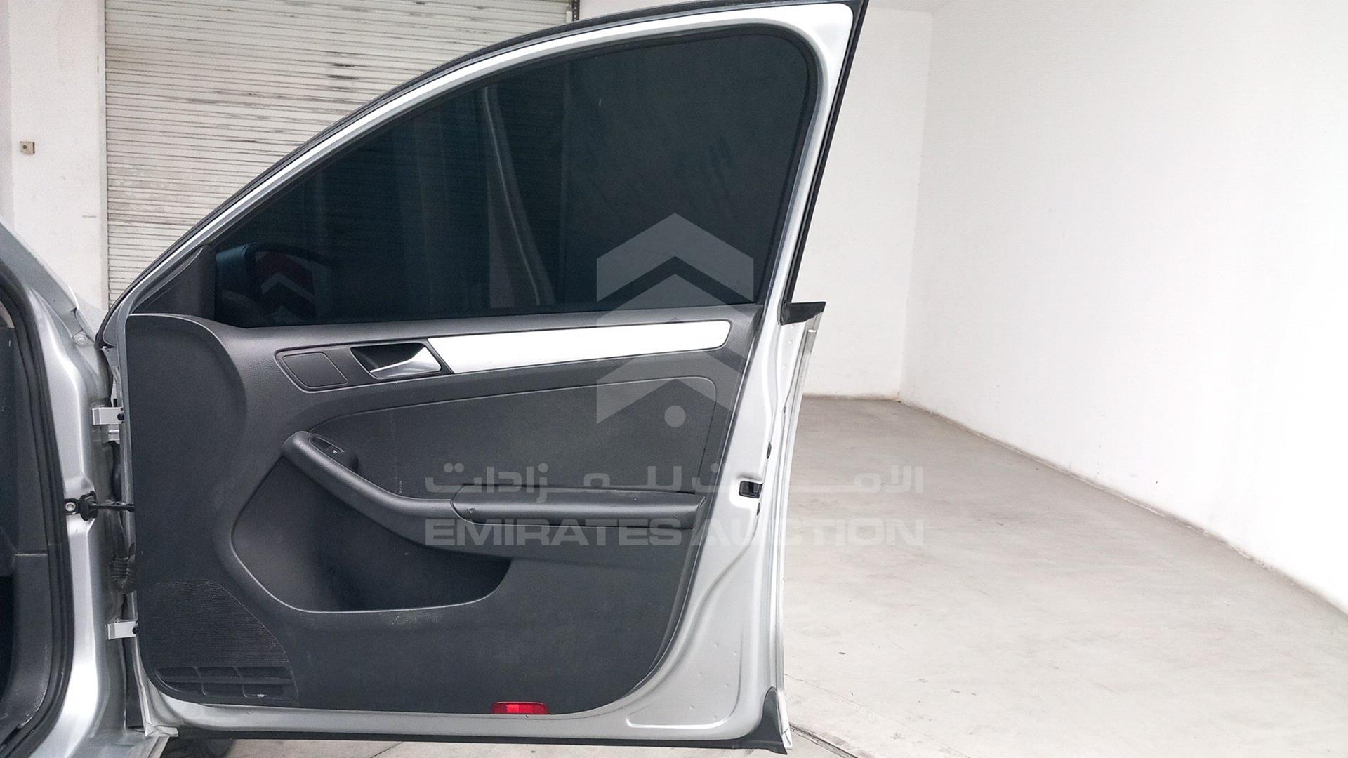 2015 VOLKSWAGEN JETTA VIN: WVWRV1AJXFM200925