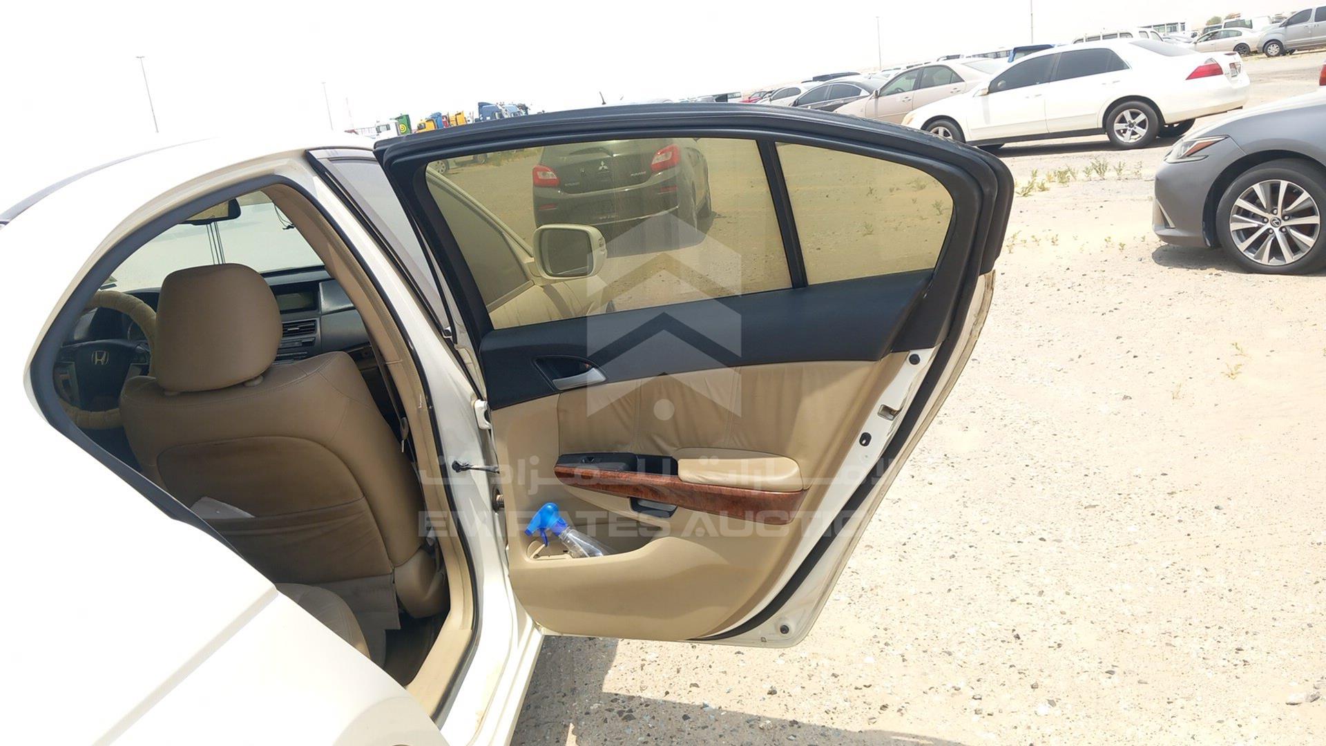 2011 HONDA ACCORD VIN: JHMCP3673BC400200