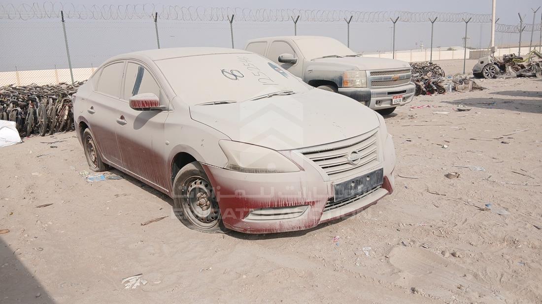 نيسان سينترا 2014 — الزاوية الأمامية اليمنى — صورة 9