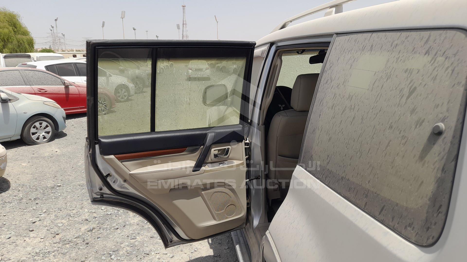 2008 MITSUBISHI PAJERO VIN: JMYLRV93W8J721894