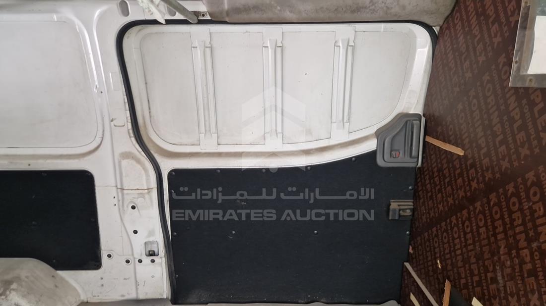 نيسان أورفان 2013 — الباب الخلفي الأيسر — صورة 13