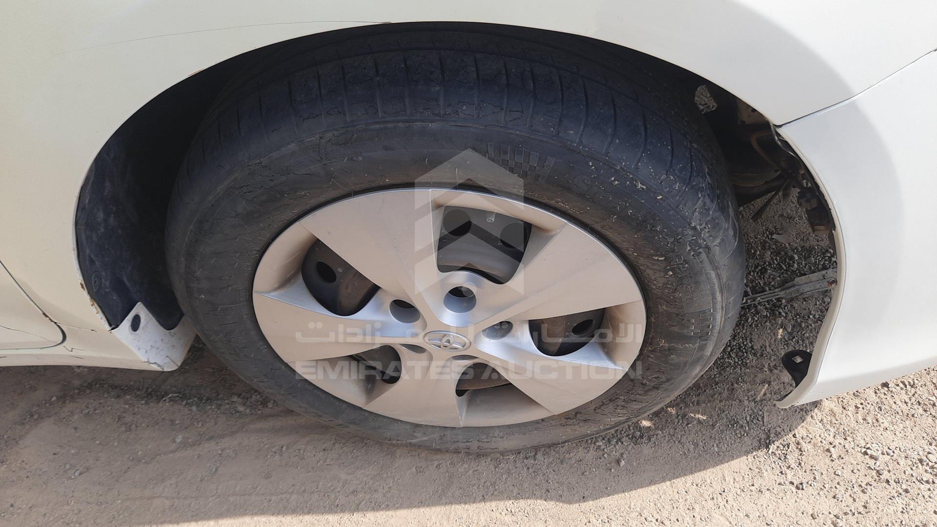 2015 TOYOTA --- VIN: 6T1BF9FK7FX585549