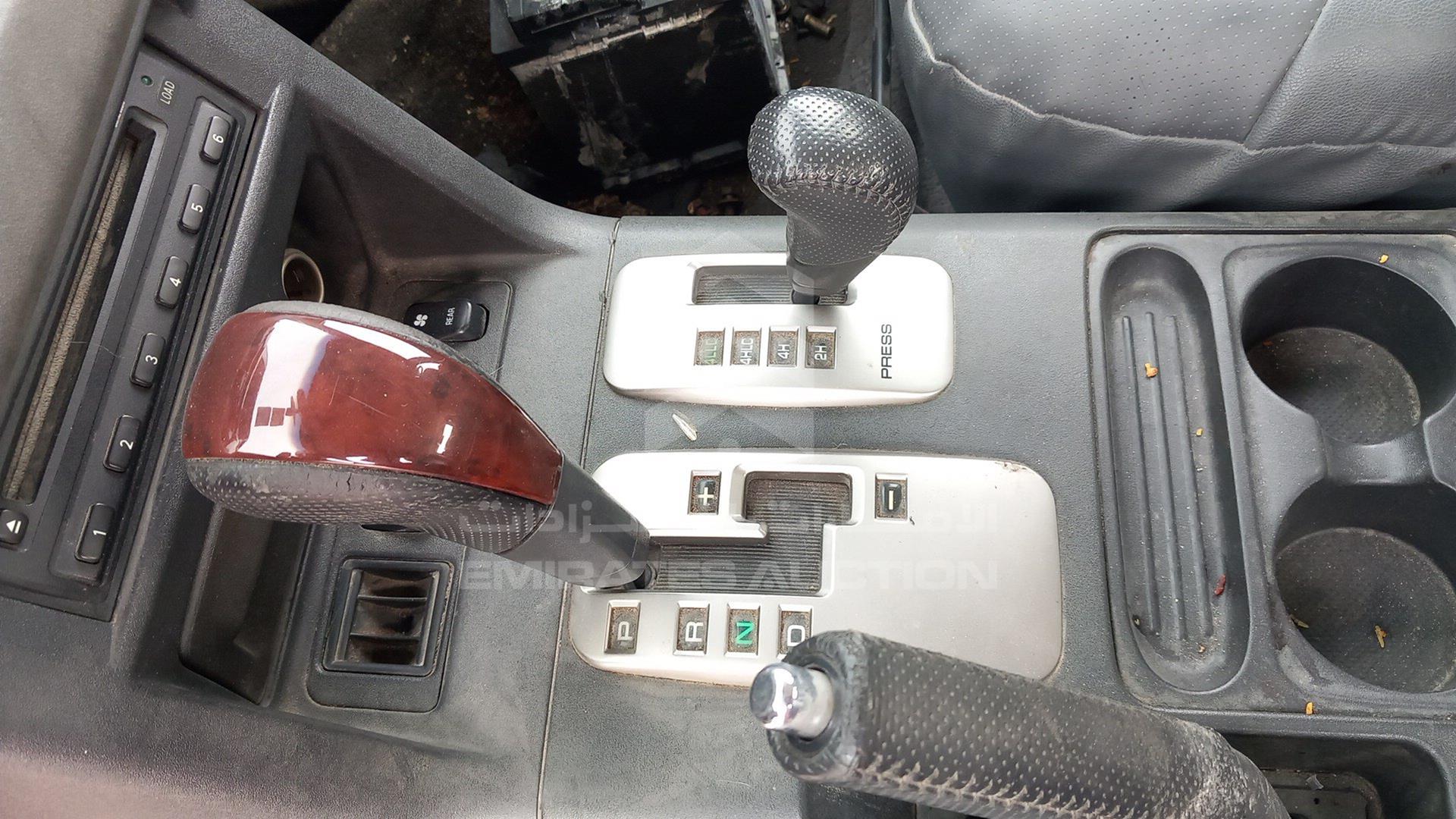 2006 MITSUBISHI PAJERO VIN: JMYLRV73W6J704329