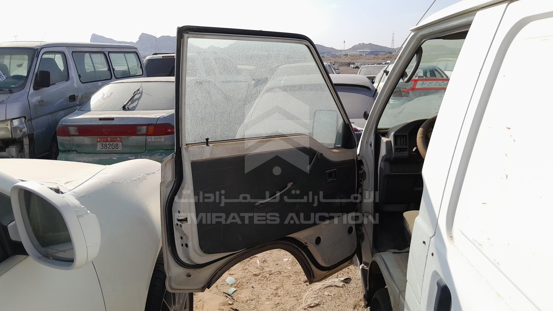 2004 MITSUBISHI L 300 VIN: JMYGNP03V5A770856
