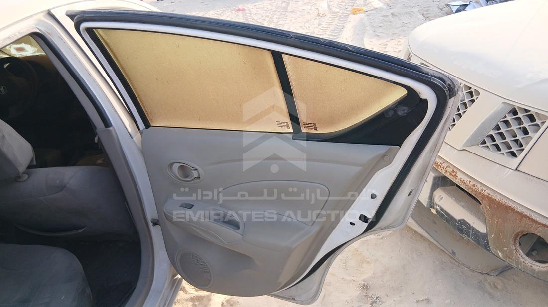 نيسان صني 2012 — الباب الخلفي الأيمن — صورة 21