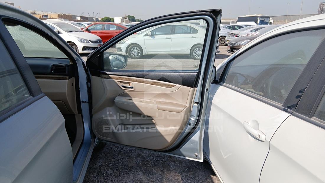 سوزوكي سياز 2023 — الباب الأمامي الأيمن — صورة 28