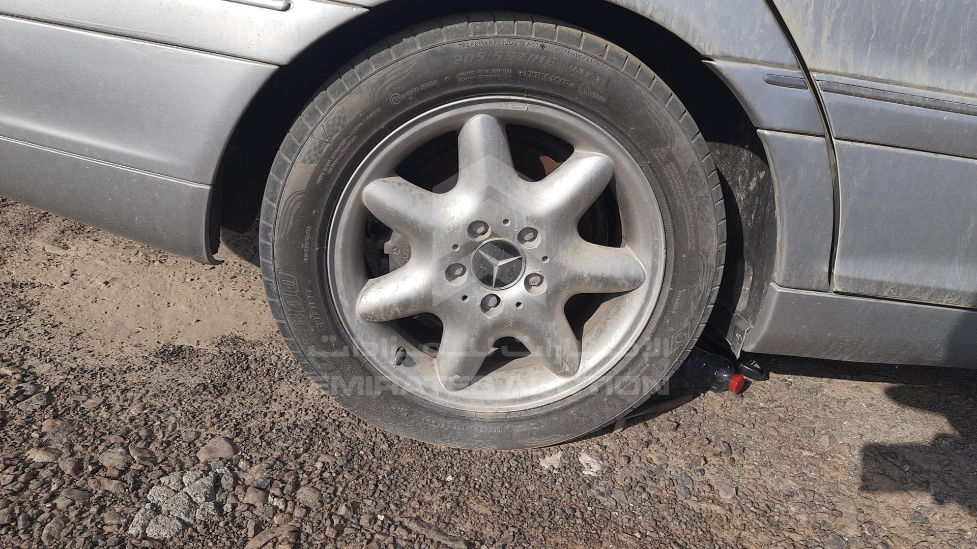 2001 MERCEDES C 240 VIN: WDB2030611F021447
