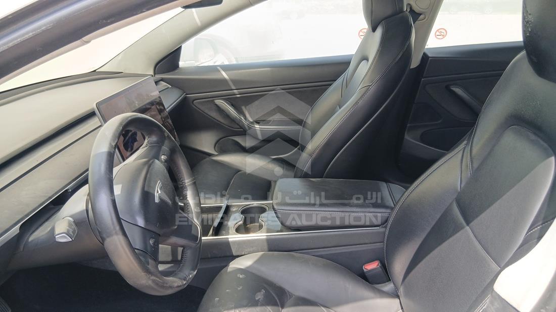 تيسلا موديل 3 2020 — زاوية السائق الأمامية اليسرى — صورة 13