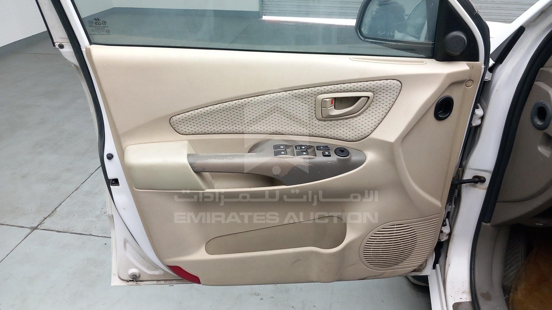 2009 HYUNDAI TUCSON VIN: KMHJM81D19U995429