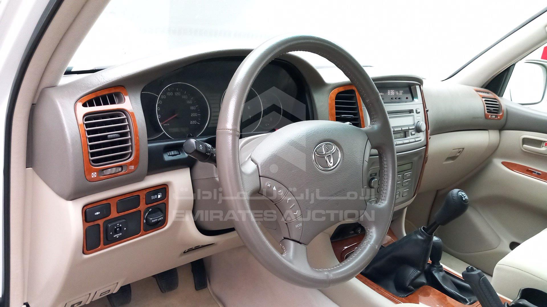 2004 TOYOTA LAND CRUISER VIN: JTEHT05J442060123