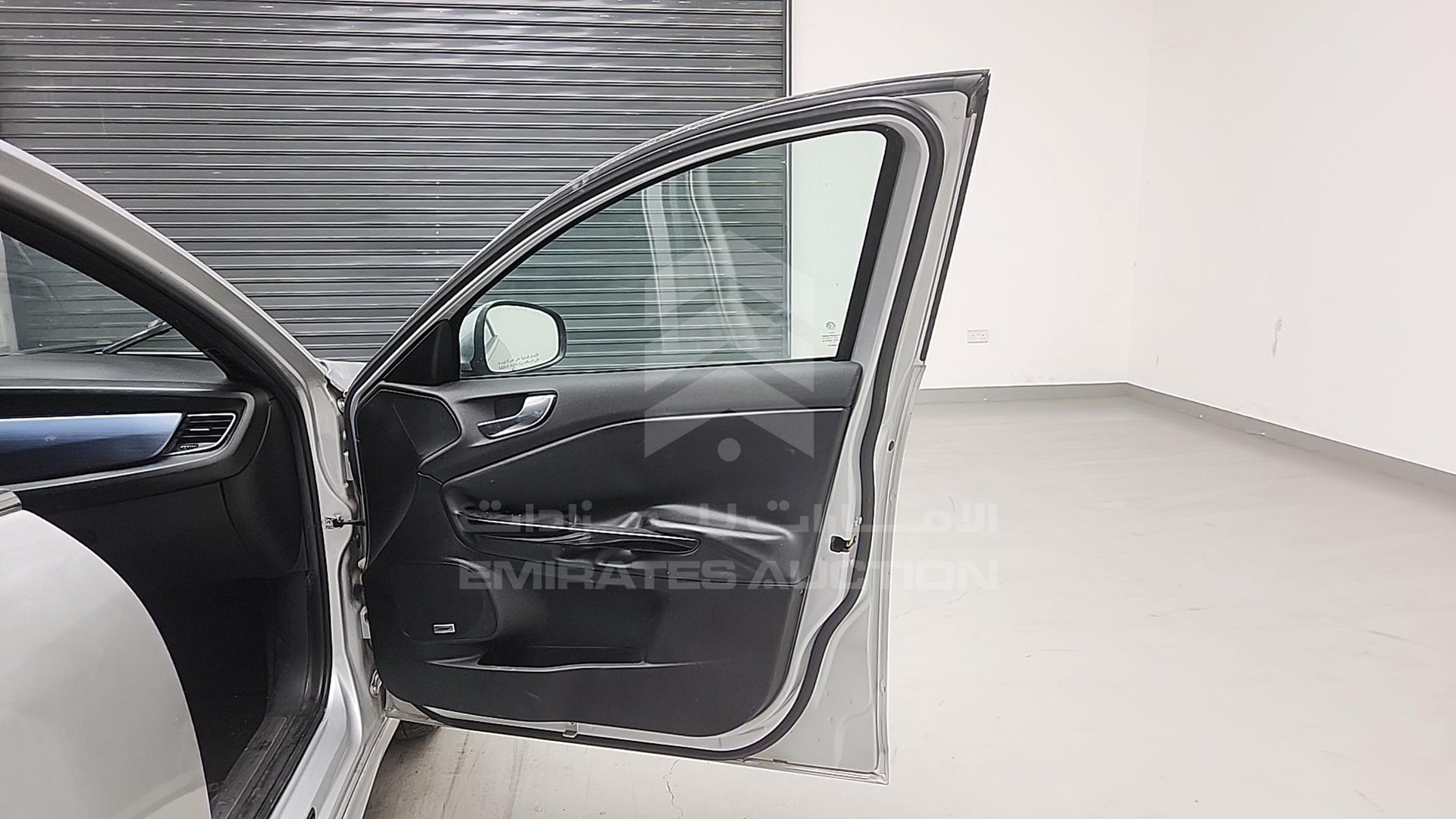 2014 ALFA ROMEO GILULIETTA VIN: ZARCABCA0E7216185