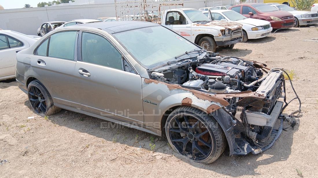2008 Mercedes C200 — Front Right Angle — Photo 9