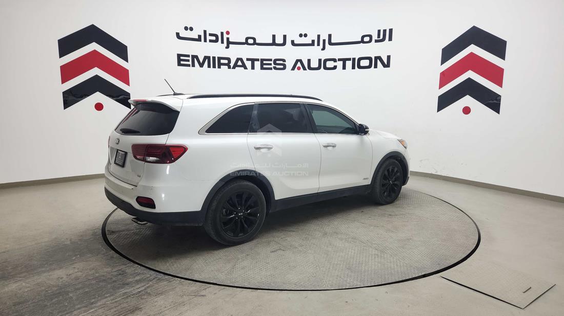 2019 Kia Sorento — Rear Right Angle — Photo 10