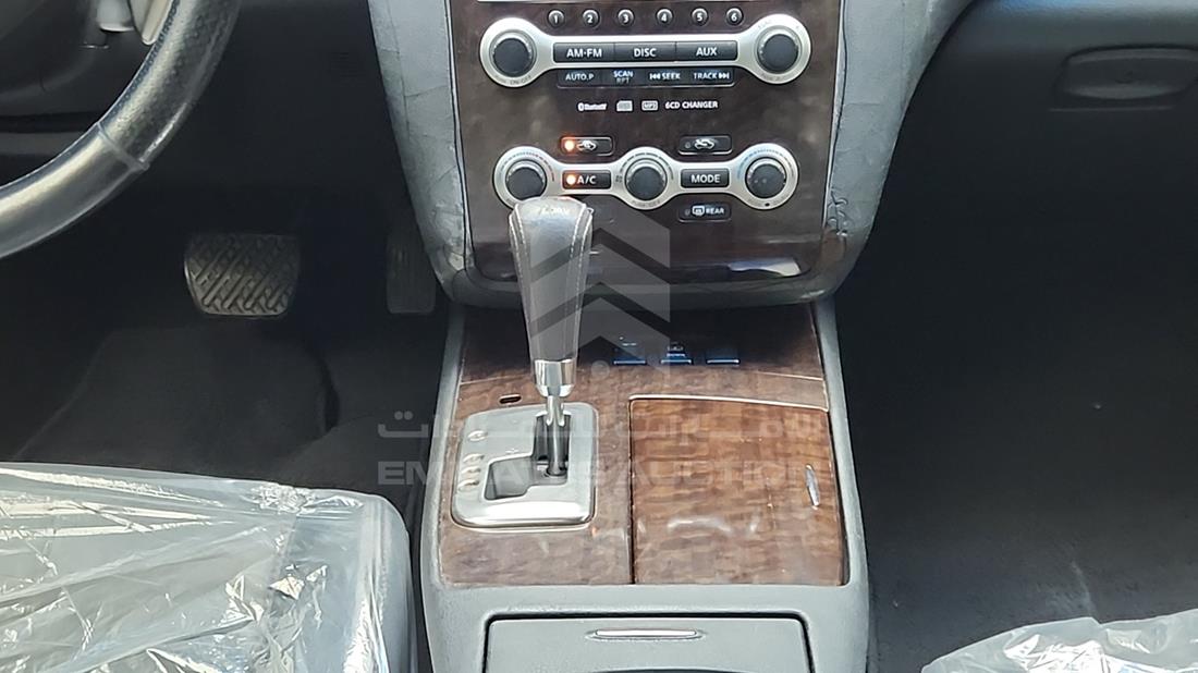 2010 Nissan Maxima — Gear View — Photo 17